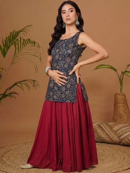 KALINI Floral
                        Printed V-Neck Pure Cotton Blend Khadi Kurti