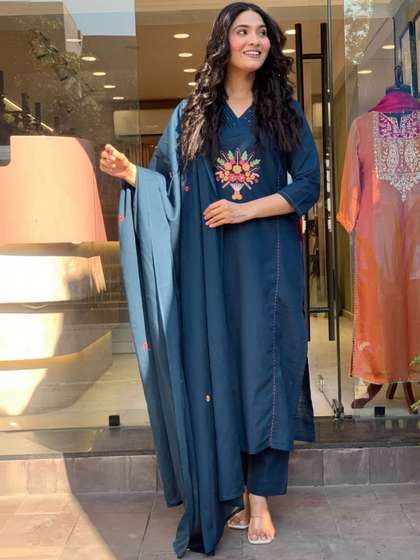PEACH PIPER Women
                        Embroidered Regular Thread Work Kurta with
                        Trousers & With Dupatta