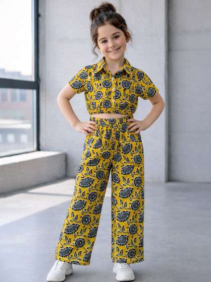 FASHION DREAM Girls
                    Printed Top with Trousers