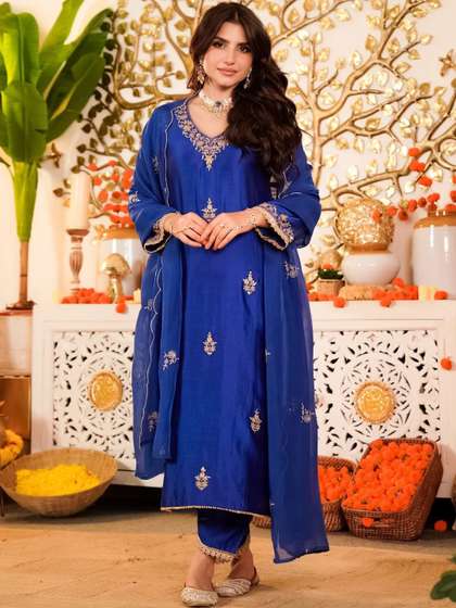 Brand Hill Women
                        Floral Embroidered Regular Thread Work Chanderi
                        Silk Kurta with Trousers & With Dupatta