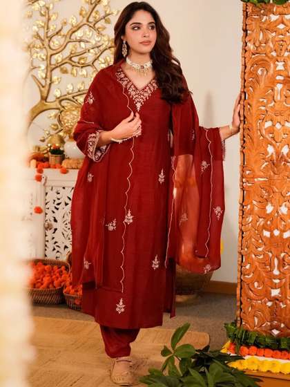 HERE&NOW Women
                        Floral Embroidered Regular Thread Work Chanderi
                        Silk Kurta with Trousers & With Dupatta