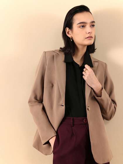 FableStreet
                        Tailored-Fit Single Breasted Blazer