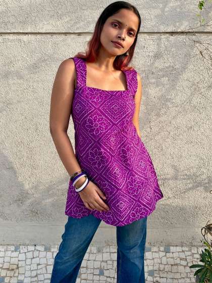 Tarinni Bandhani
                          Printed Square Neck Pure Cotton Kurti