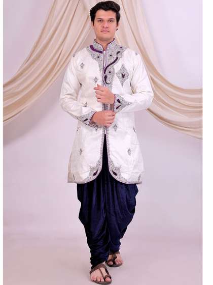 Desibutik
                          Embroidered Mandarin Collar Sherwani