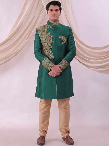 Desibutik
                          Embroidered Mandarin Collar Sherwani