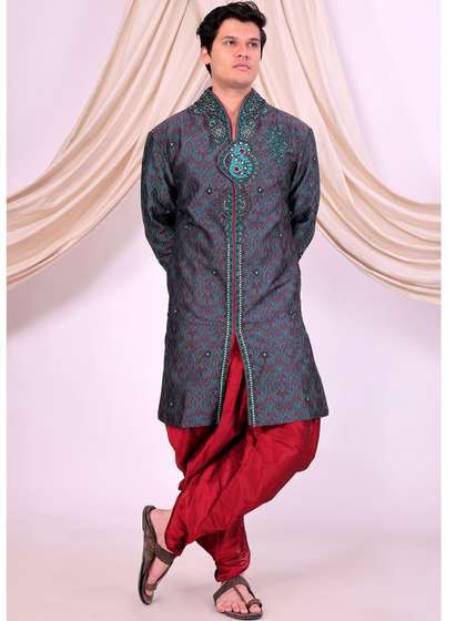 Desibutik
                        Embroidered Mandarin Collar Sherwani