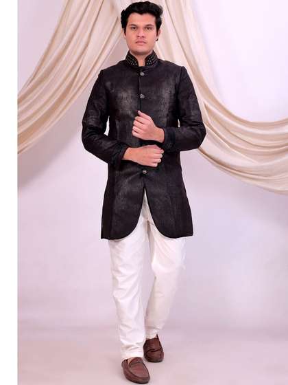 Desibutik Men
                        Embroidered Mandarin Collar Sherwani