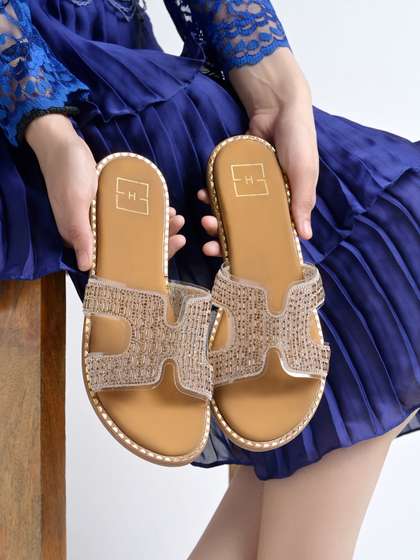 HVNLY BY SHOETOPIA
                        Women Embellished Party Open Toe Flats