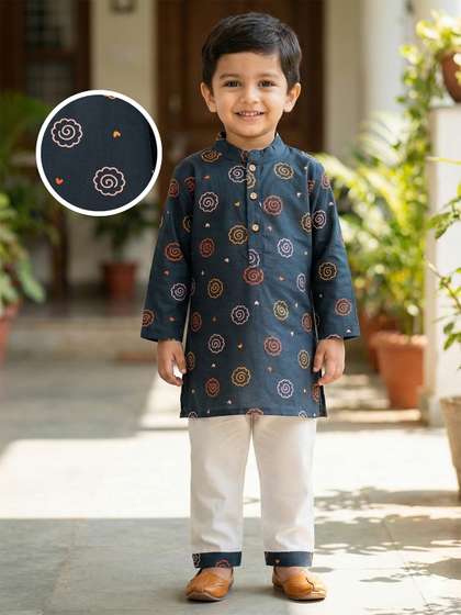 Desi Soota Boys Black
                      Ethnic Motif Printed Pure Cotton Kurta with
                      Pyjamas