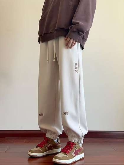 Suo Men Embroidered
                      Straight Fit Trousers