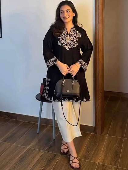 AAFAMI Women Ethnic
                        Motifs Embroidered Regular Thread Work Pure
                        Cotton Kurta with Trousers
