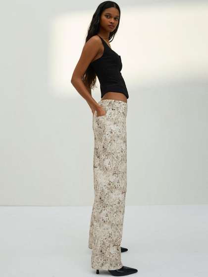 Bershka Low-rise
                        baggy textured print jeans