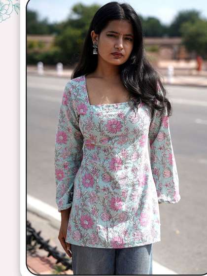 RAJAM Floral
                          Printed Square Neck Pure Cotton Kurti
