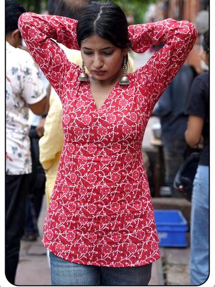 RAJAM Floral Printed
                        V-Neck Pure Cotton Kurti