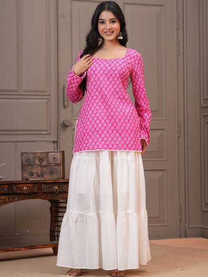 GAYRAA Floral
                        Printed Square Neck Pure Cotton Kurti