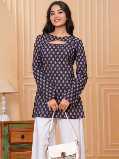 GAYRAA Women
                          Ethnic Motifs Printed Extended Sleeves Kurta