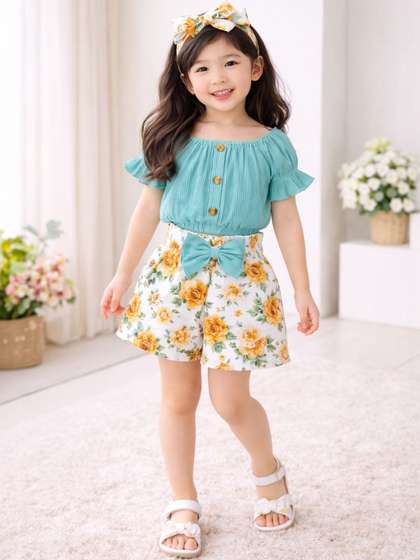 FAVORITE STORE Girls Top
                    with Shorts