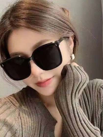DEXENT COLLECTION
                        Women Black Lens & Black Oversized
                        Sunglasses with