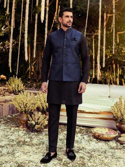 KISAH Men Textured
                          Zari Regular Fit Nehru Jacket