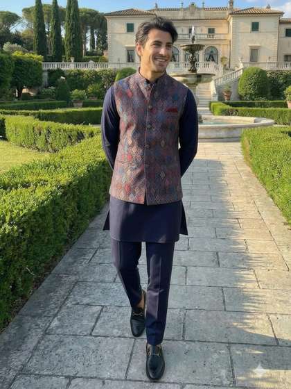 KISAH Men Woven
                          Jacquard Zari Regular Fit Nehru Jacket