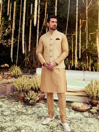 KISAH Men Textured
                        Zari Regular Fit Nehru Jacket