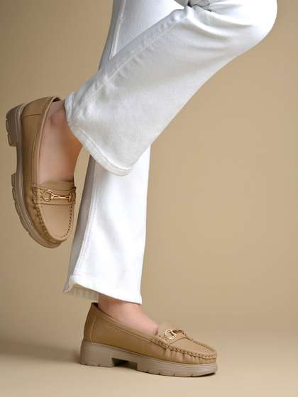 DressBerry Women
                        Textured Loafers
