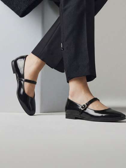 AVIVASTYLE Women
                        Buckles Flats