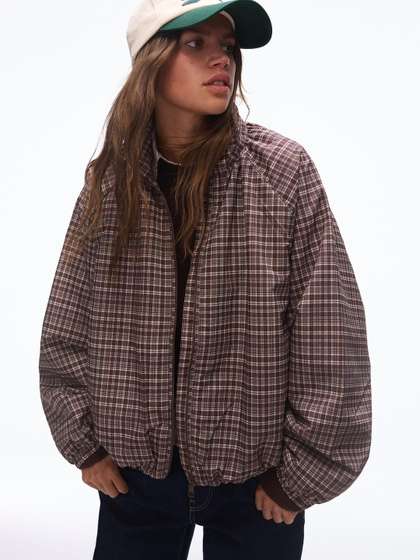 Bershka Oversize
                        zip-up check jacket