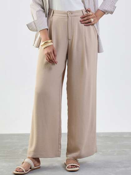 FEMMELLA Women
                        Relaxed Pleated Trousers