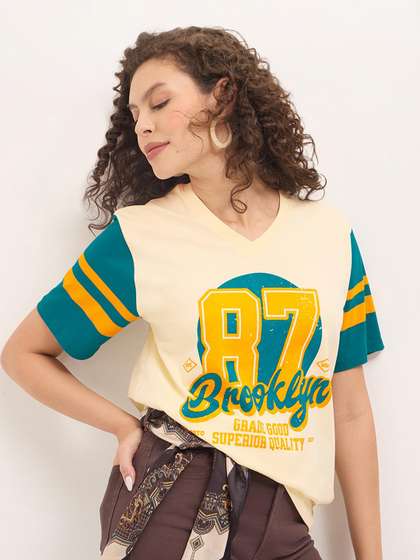 DILLINGER Womens
                        Printed V-Neck Oversized Fit Tshirt