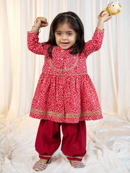 VASTRAMAY Girls Bandhani
                    Printed Regular Kurta with Pyjamas