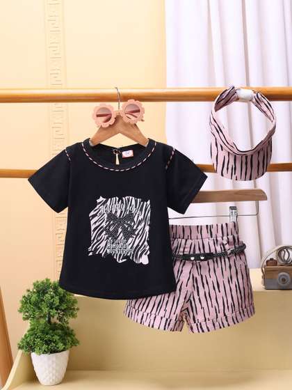 NUTTY BUTTY Girls
                        Printed T-shirt with Shorts
