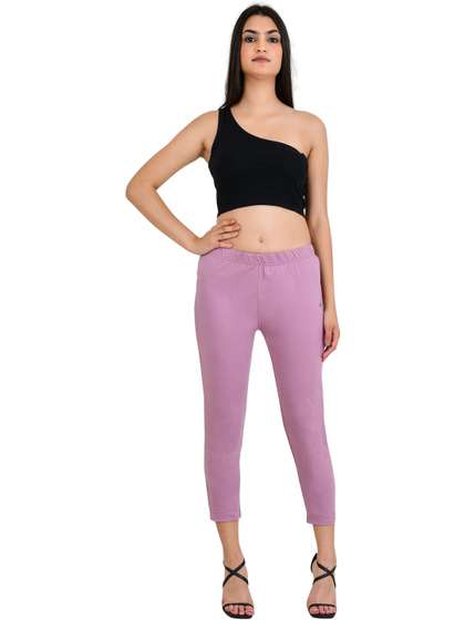 PADMAKSHI Women
                        Cotton Blend Solid Three-Fourth Leggings