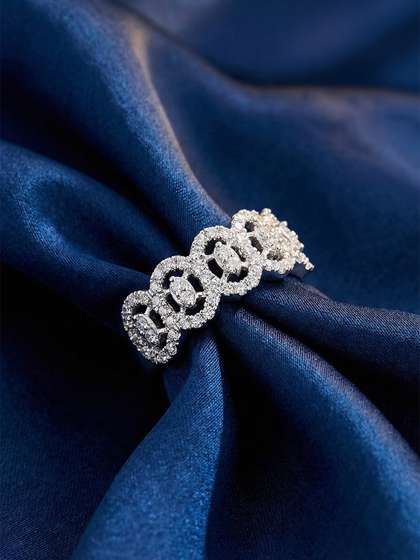 MAEJOY Criss-cross
                        Lab grown diamond 92.5 Sterling Silver 18KT
                        Rhodium plated ring