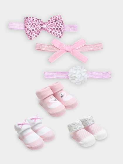 MiArcus Infant Girls Set
                    Of 6 Ankle-Length Socks & Hairbands