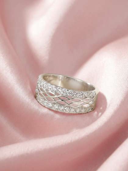 MAEJOY Celtic knot
                        Lab grown diamond 92.5 Sterling Silver 18KT
                        Rhodium plated band Ring