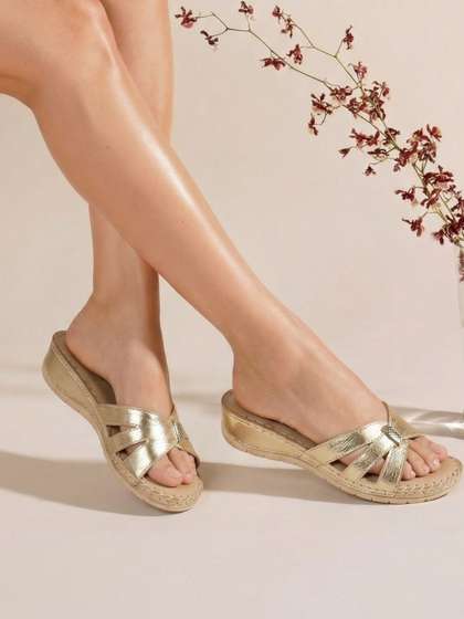 Enjee Women
                        Gold-Toned Metallic Slip-On Comfort Flats