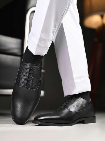 LOUIS STITCH Jet
                        Black Italian Crust Leather Formal Derbys