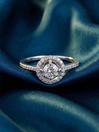 MAEJOY Solitaire
                        Halo Lab grown diamond 92.5 Sterling Silver 18KT
                        Rhodium plated ring