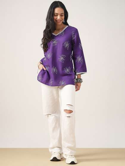 BKApparels Leheriya
                        Printed V-Neck Pure Cotton Kurti
