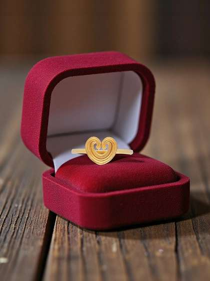 C KRISHNIAH CHETTY
                        JEWELLERS PVT LTD 18K Heart Pattern Ring Gold -
                        1.41 g
