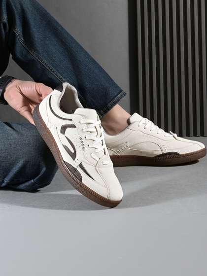 The Roadster Lifestyle
                    Co Men Round Toe Lightweight Lace-Ups Sneakers