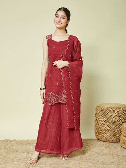 CurlyTales Girls
                    Embroidered Square Neck Kurti and Sharara Set with
                    Dupatta