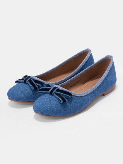 Pantaloons Junior
                        Girls Fashion with Bows Flats