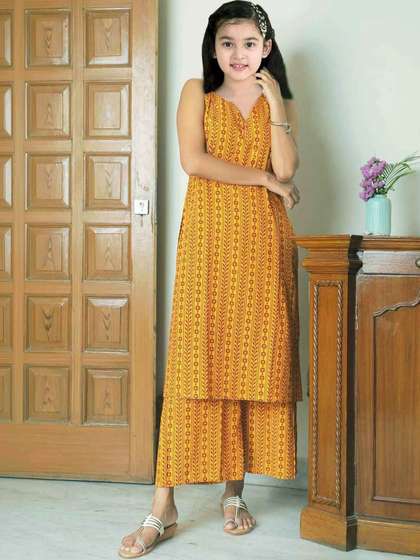 Heerkart Girls Ethnic
                    Motifs Printed Regular Raw Silk Kurta with Palazzos