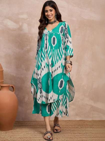 UGMAZ Women Printed
                        Tiered Pure Cotton Kurta with Trousers