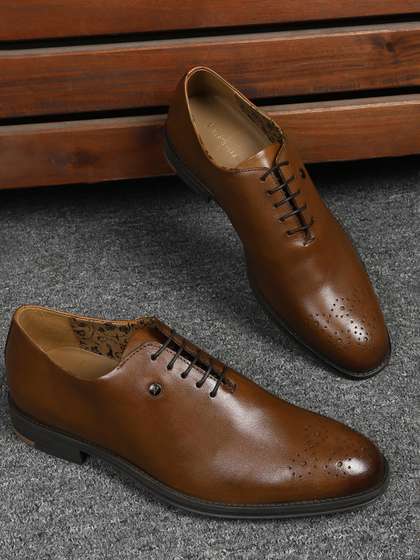 Van Heusen Men
                        Leather Oxford Round Toe Formal Shoes