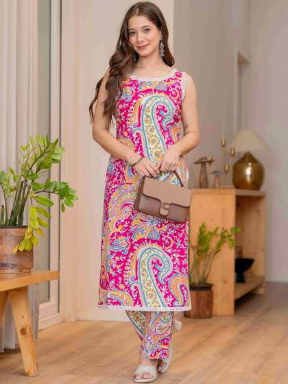 DEEPYOG APPAREL
                        Women Paisley Printed Regular Kurta with
                        Trousers