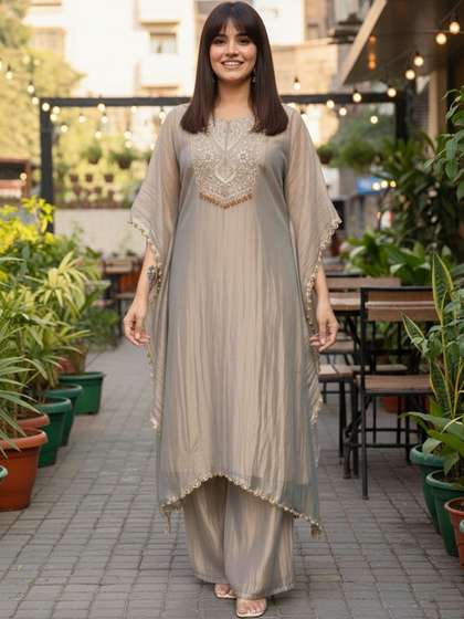 Aaghnya Women
                          Ethnic Motifs Embroidered Regular Thread Work
                          Kurta with Palazzos