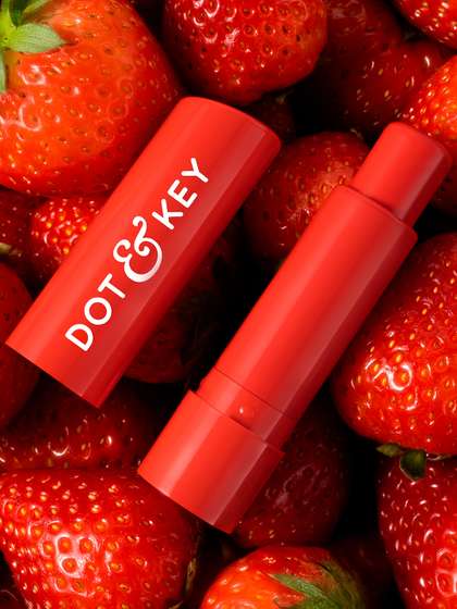DOT & KEY
                          Barrier Repair Hydrating Lip Balm In-Vivo
                          Tested SPF 50+ PA+++ - Strawberry Red
